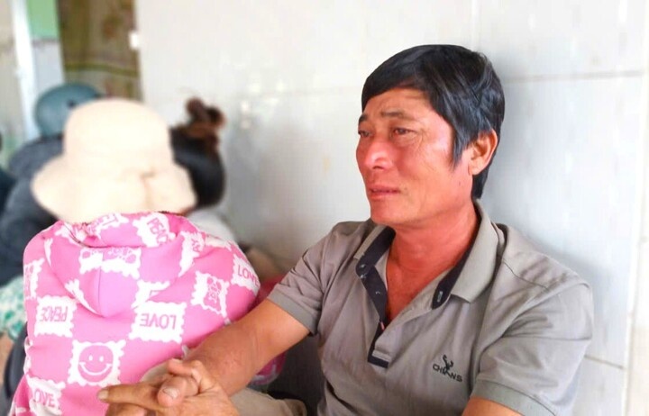 Xot xa canh nguoi cha than tho vi mat con khi vo dap nuoc o Lam Dong hinh anh