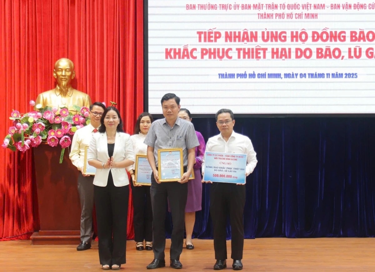 TP.HCM huy dong hon 204 ty dong gui den 18 tinh, thanh bi thien tai hinh anh