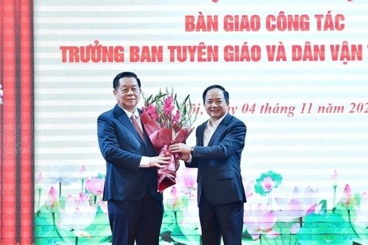 Hoi nghi ban giao cong tac Truong ban Tuyen giao va Dan van Trung uong hinh anh