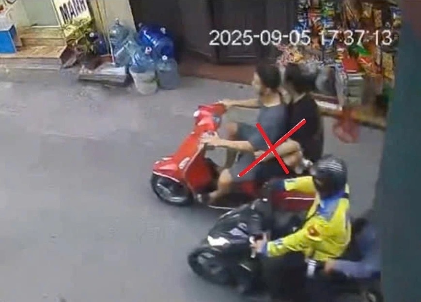 Truy tim nam thanh nien di Vespa do co y gay thuong tich o Times City hinh anh