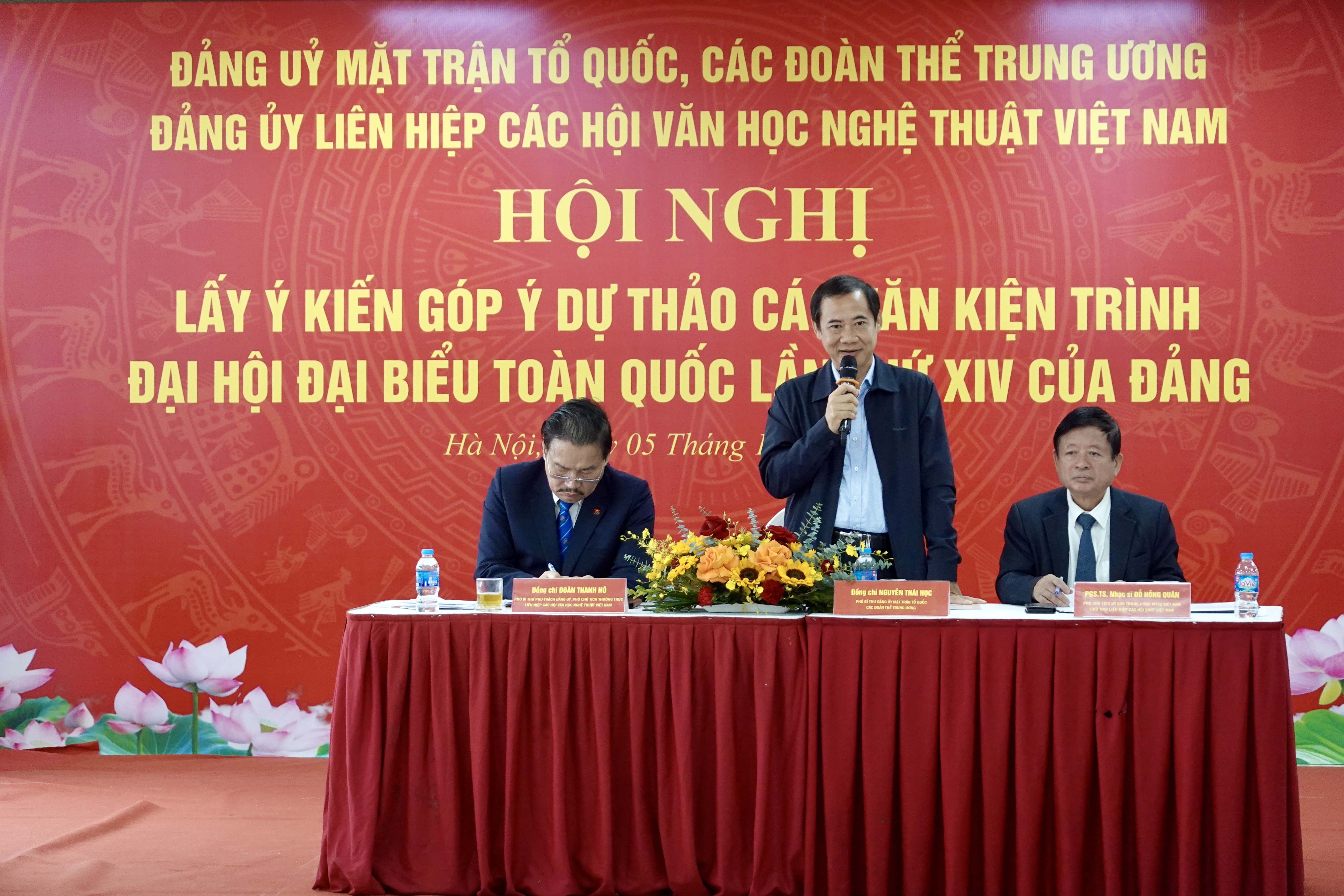 Gioi van nghe si gop y vao du thao Van kien trinh Dai hoi XIV cua Dang hinh anh