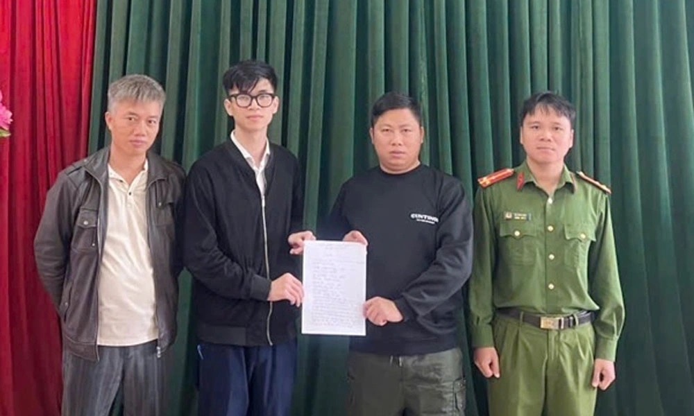 Nguoi dan ong tra lai 1,5 ty dong do chuyen khoan nham hinh anh