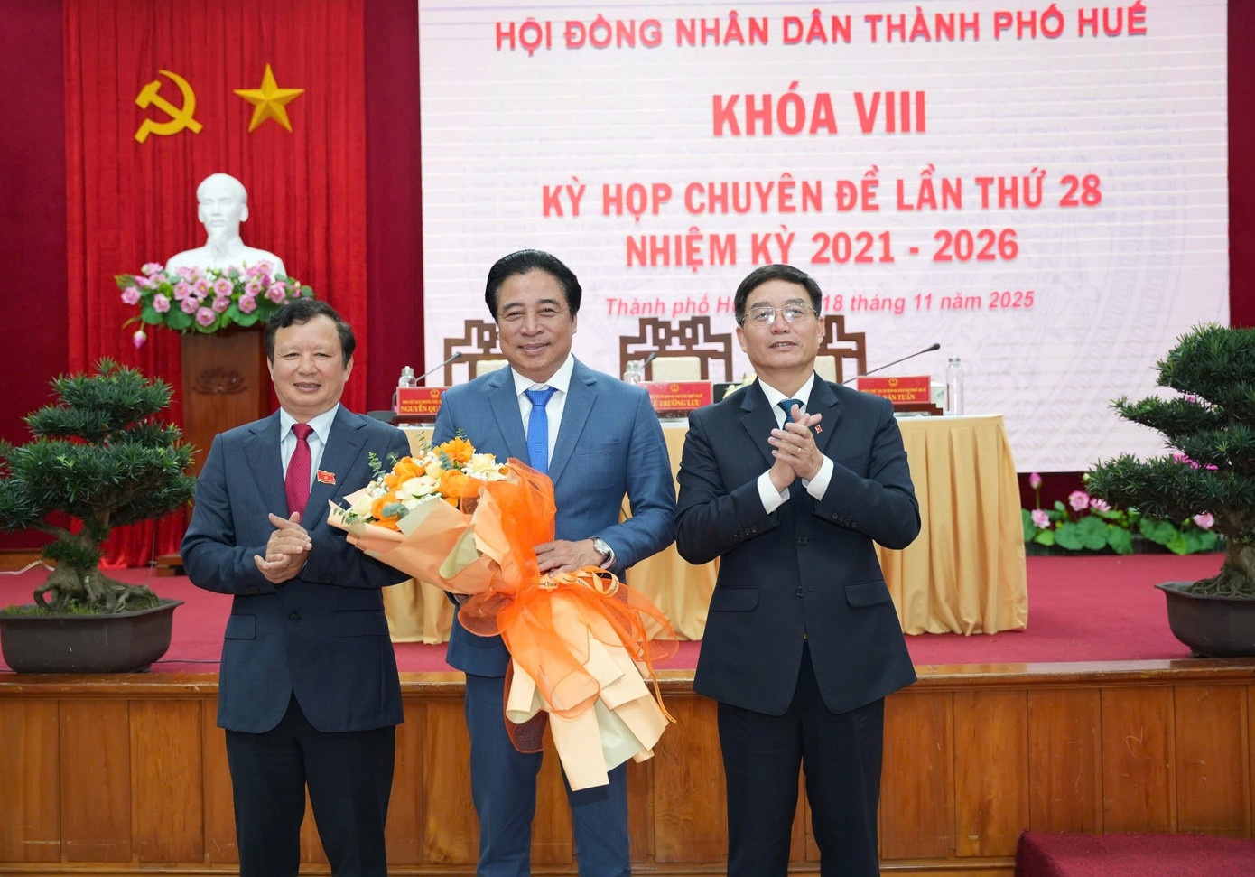 Chu tich UBND TP Hue anh 1