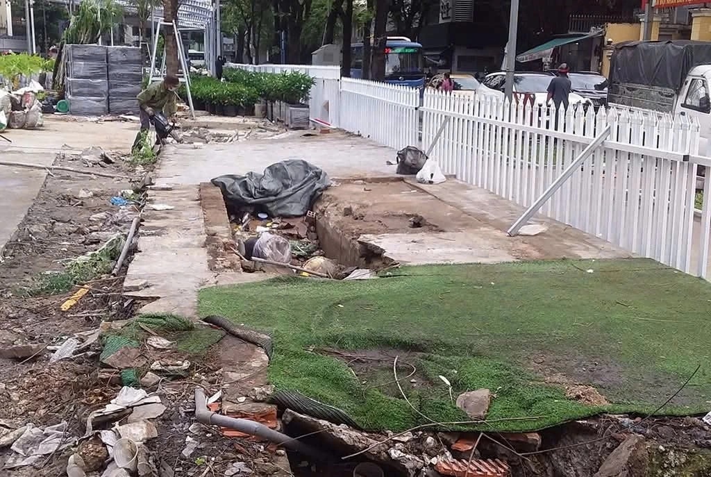 Nha ve sinh cong cong 'boc hoi' bi an, doanh nghiep trinh bao cong an hinh anh