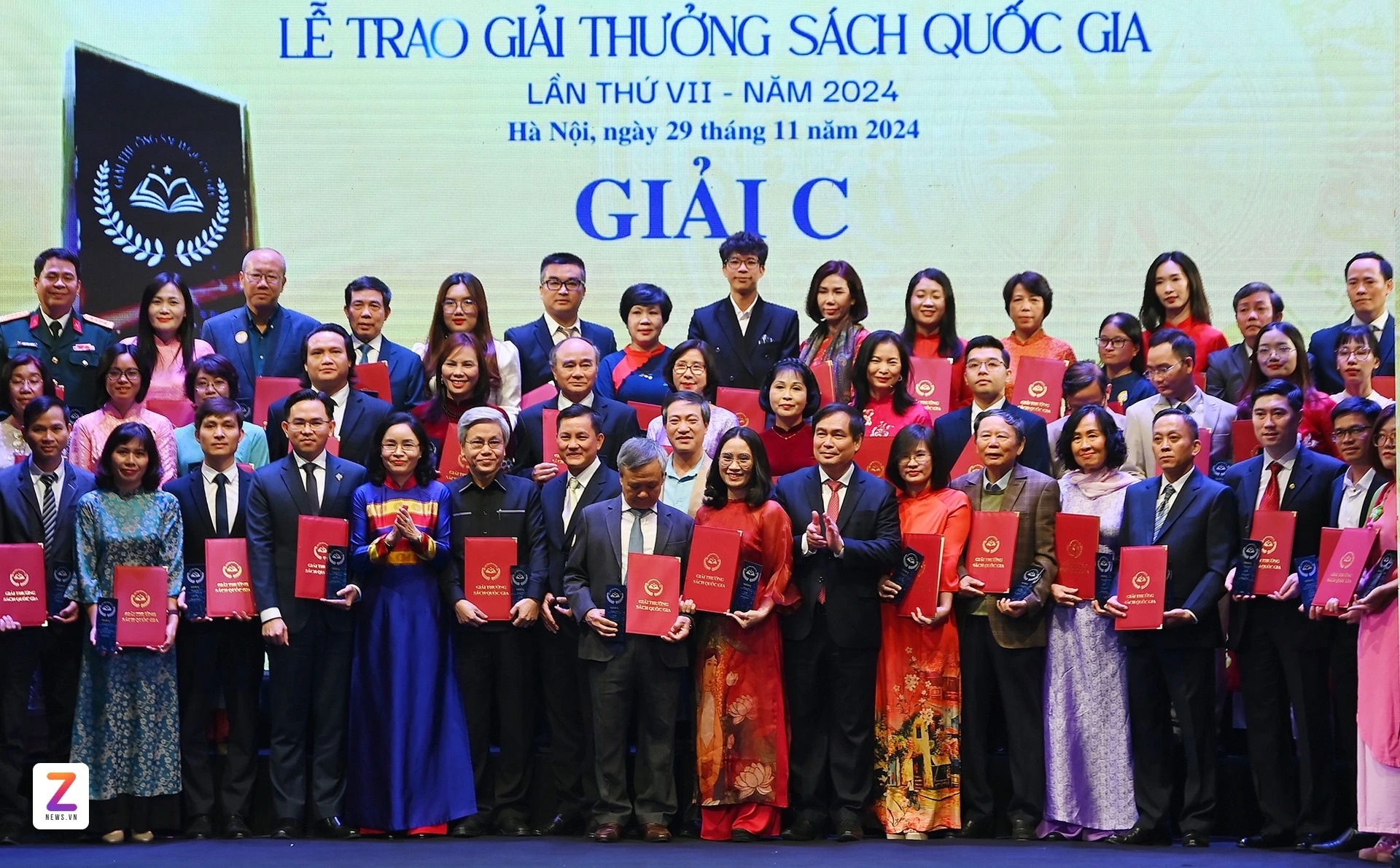 Giai thuong Sach quoc gia anh 4