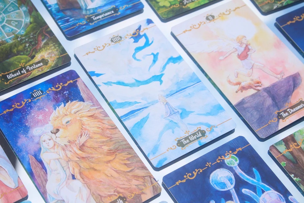 Bai tarot Viet bi lam gia o nuoc ngoai, ban nguoc lai thi truong Viet hinh anh