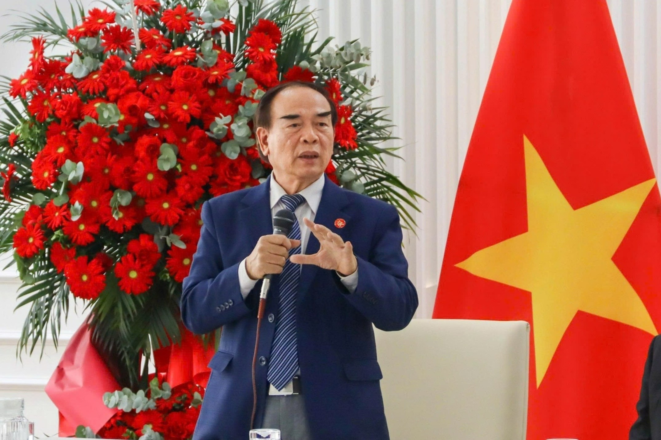 18 nha ngoai giao ke chuyen 'di su' hinh anh