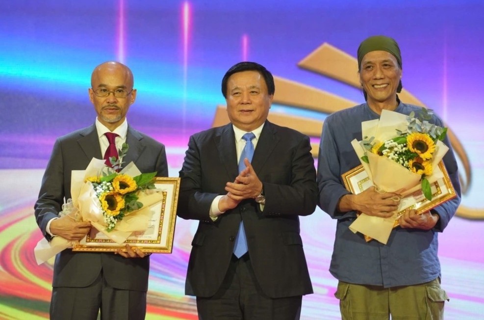 'A dao' duoc ton vinh voi tang thuong muc A hinh anh