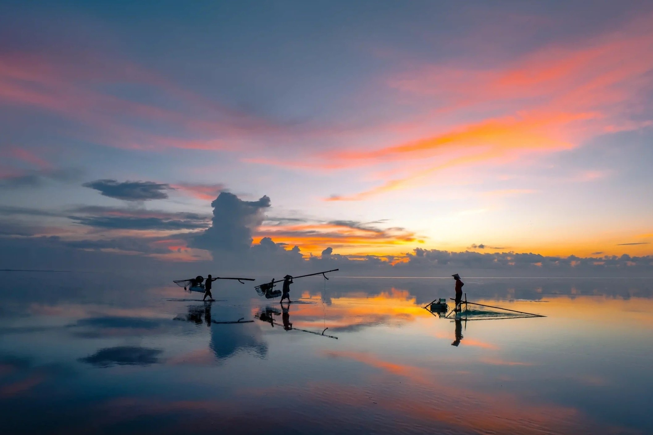 Cuon sach chua hang tram buc anh quy ve ve dep bien dao Viet Nam hinh anh
