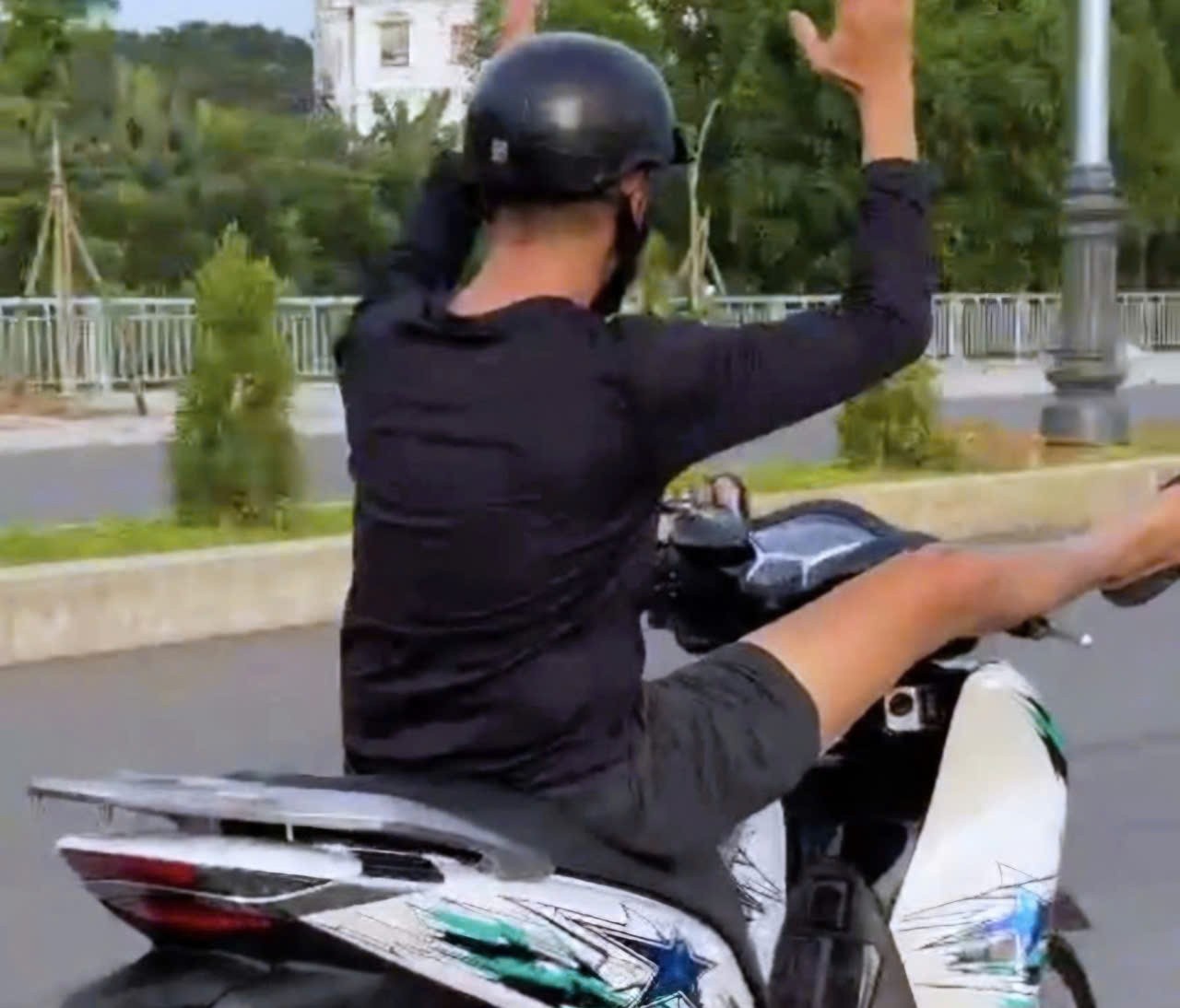 lai xe bang chan anh 1