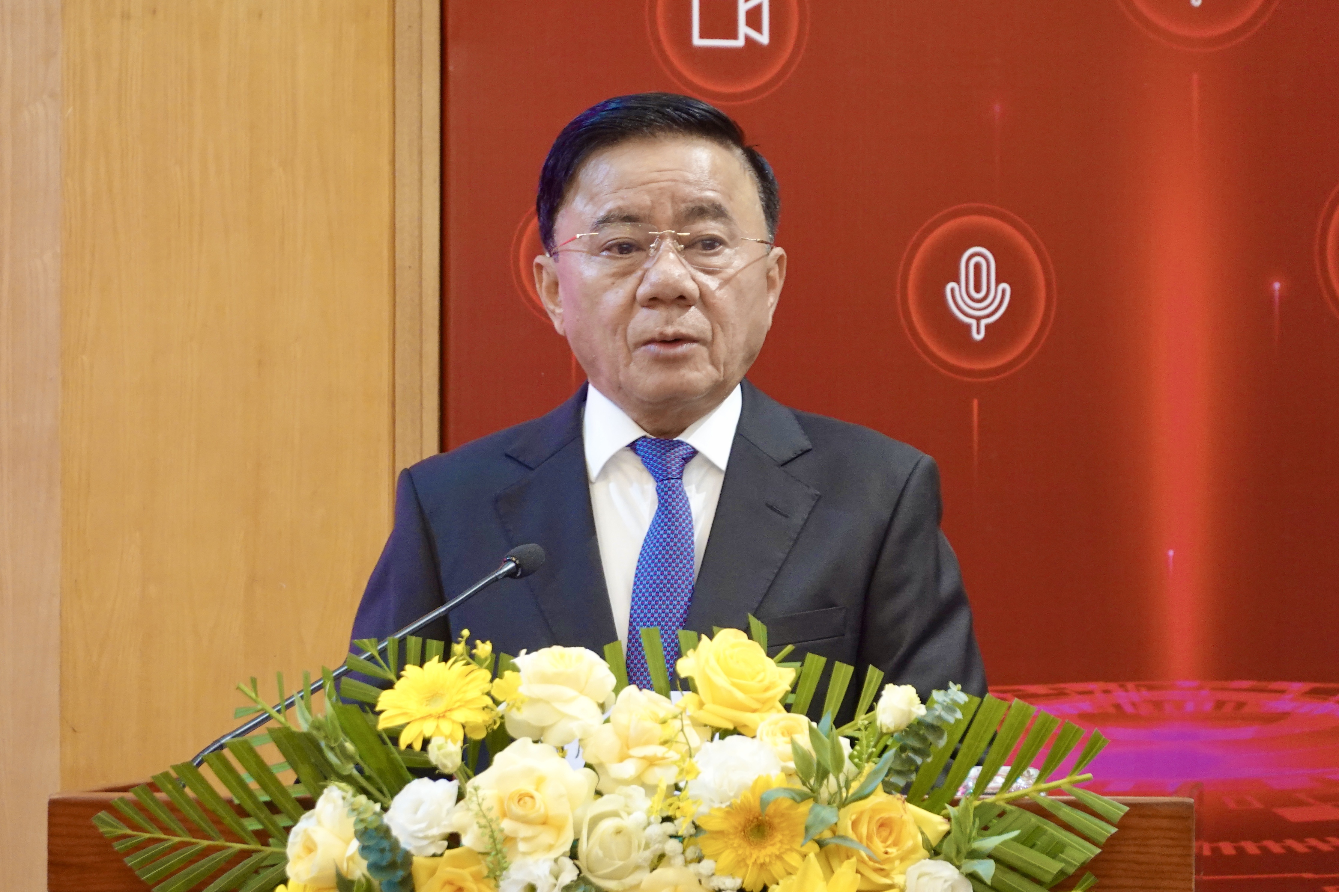 Ung dung Tuyen giao va Dan van ra mat tren di dong hinh anh