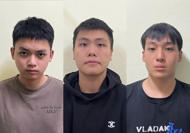 Bat nhom doi tuong,  Mua ban ma tuy anh 1