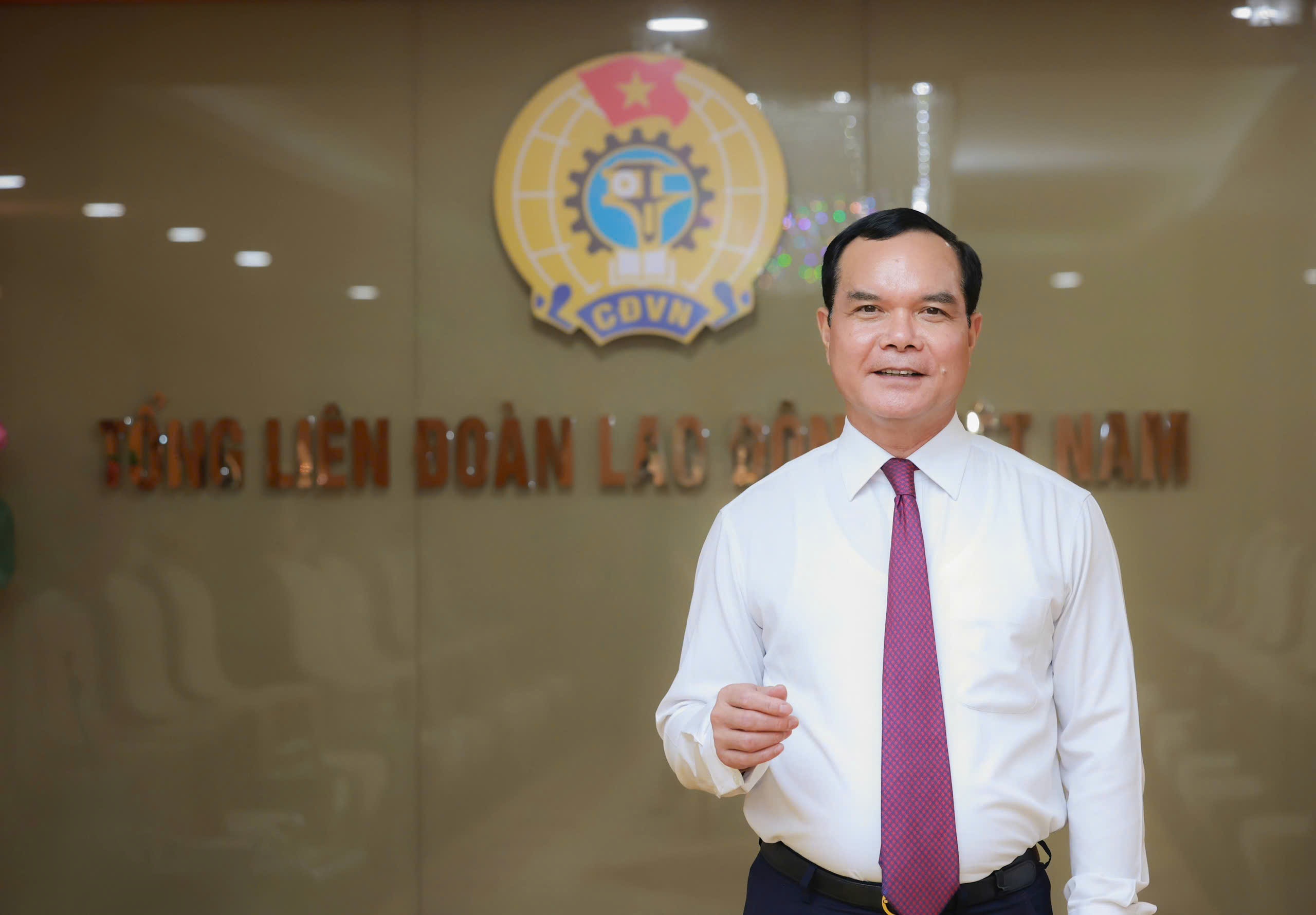 Xay dung giai cap cong nhan Viet Nam hien dai, lon manh hinh anh