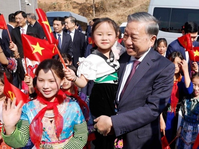 Tiep tuc nghien cuu, mo rong mo hinh truong pho thong noi tru lien cap hinh anh