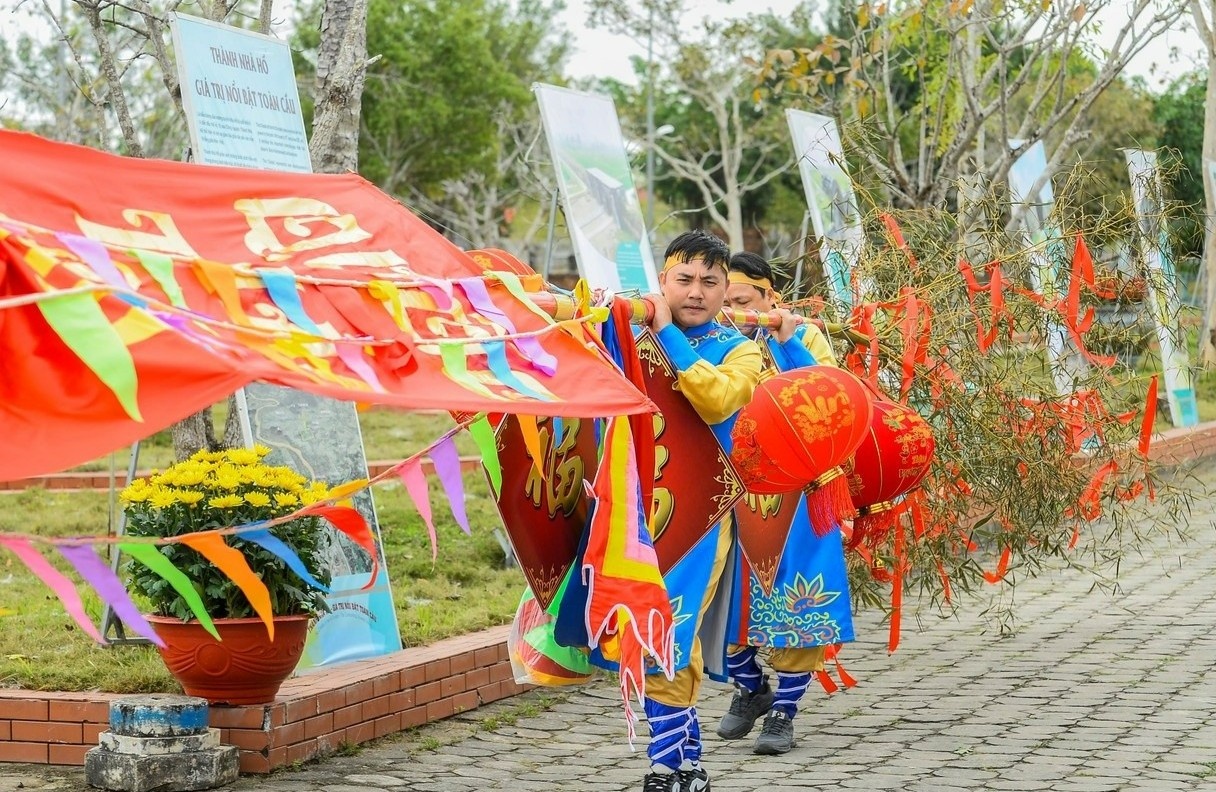 Tai hien le thuong neu o Thanh Nha Ho hinh anh