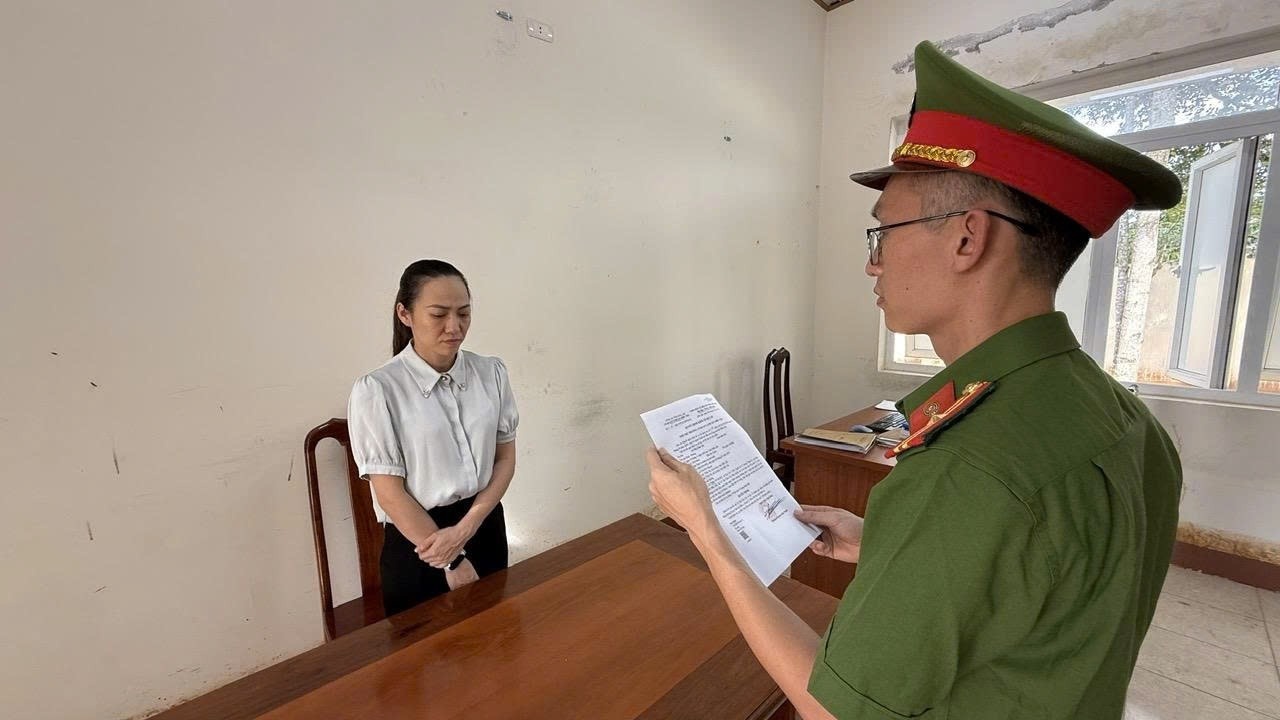 Nu tai xe nhau say, tong chet chu tich xa bi tuyen an 3 nam tu hinh anh