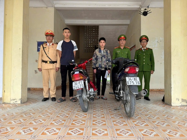 Danh vong tren duong, 2 thanh nien bi phat nang hinh anh