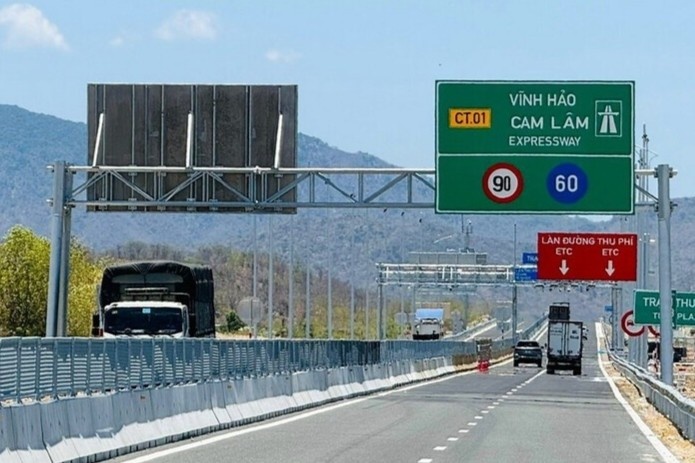 Tai nan tren cao toc Cam Lam - Vinh Hao, gia dinh 3 nguoi thuong vong hinh anh