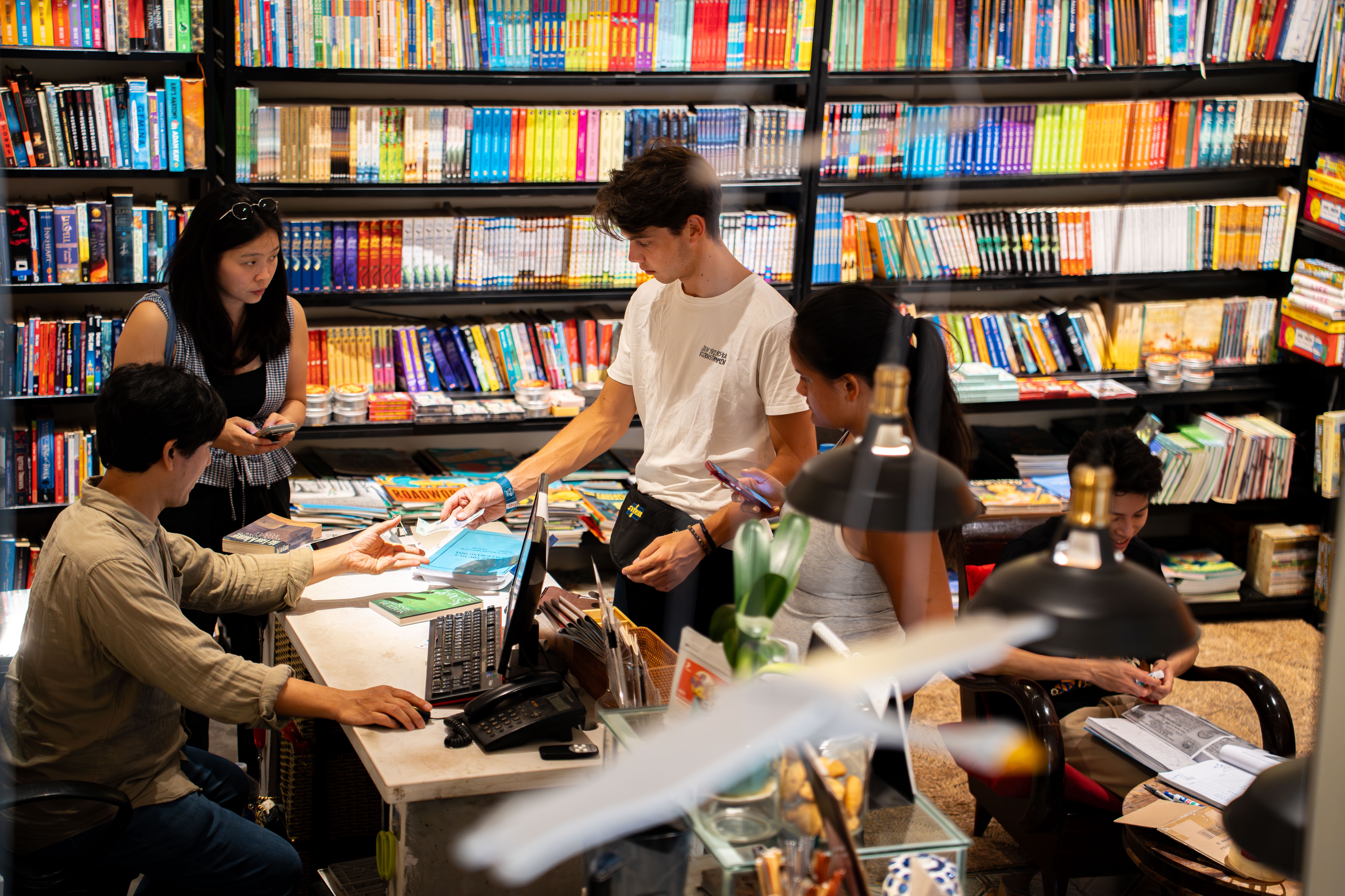 the bookworm hanoi anh 2