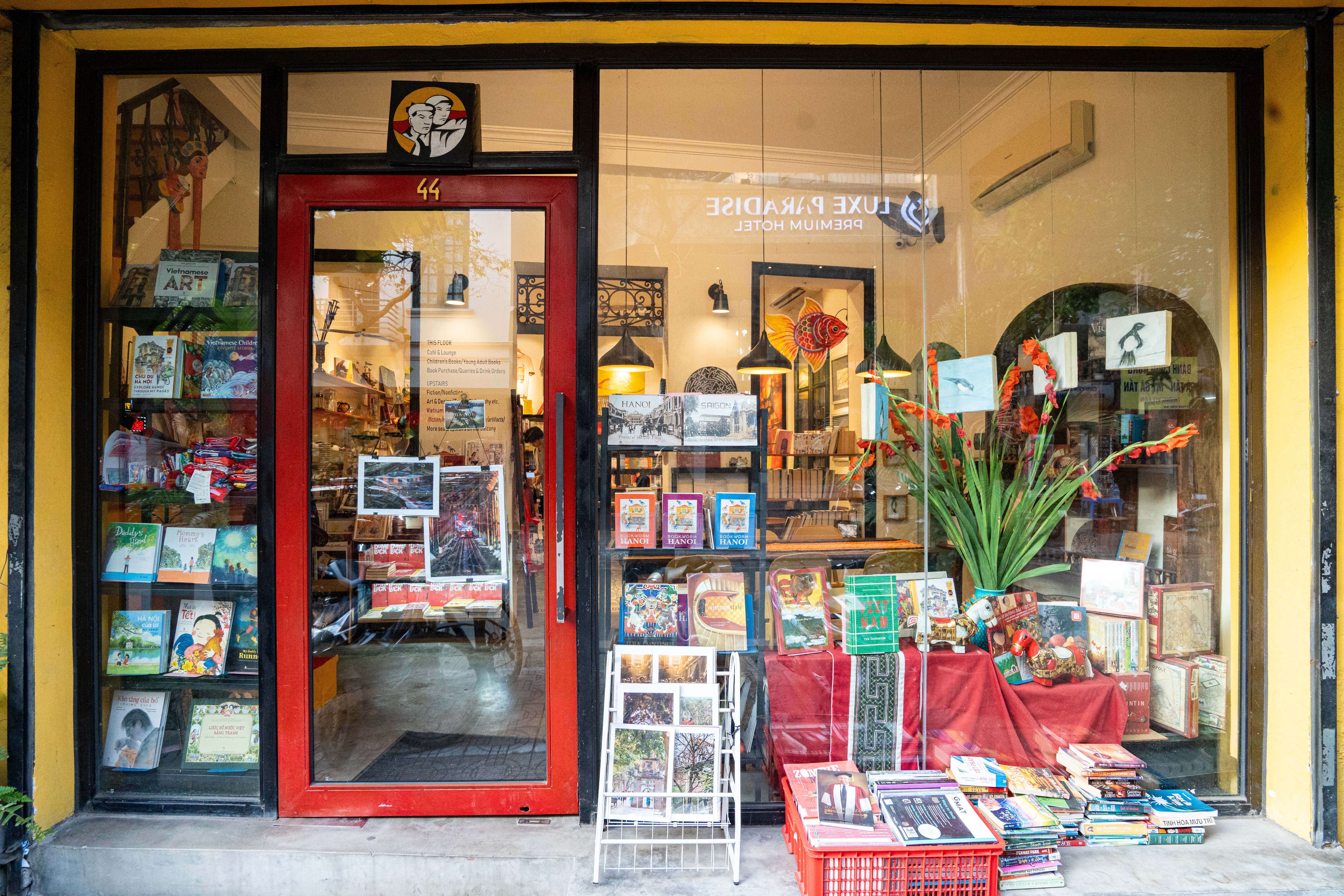 the bookworm hanoi anh 1