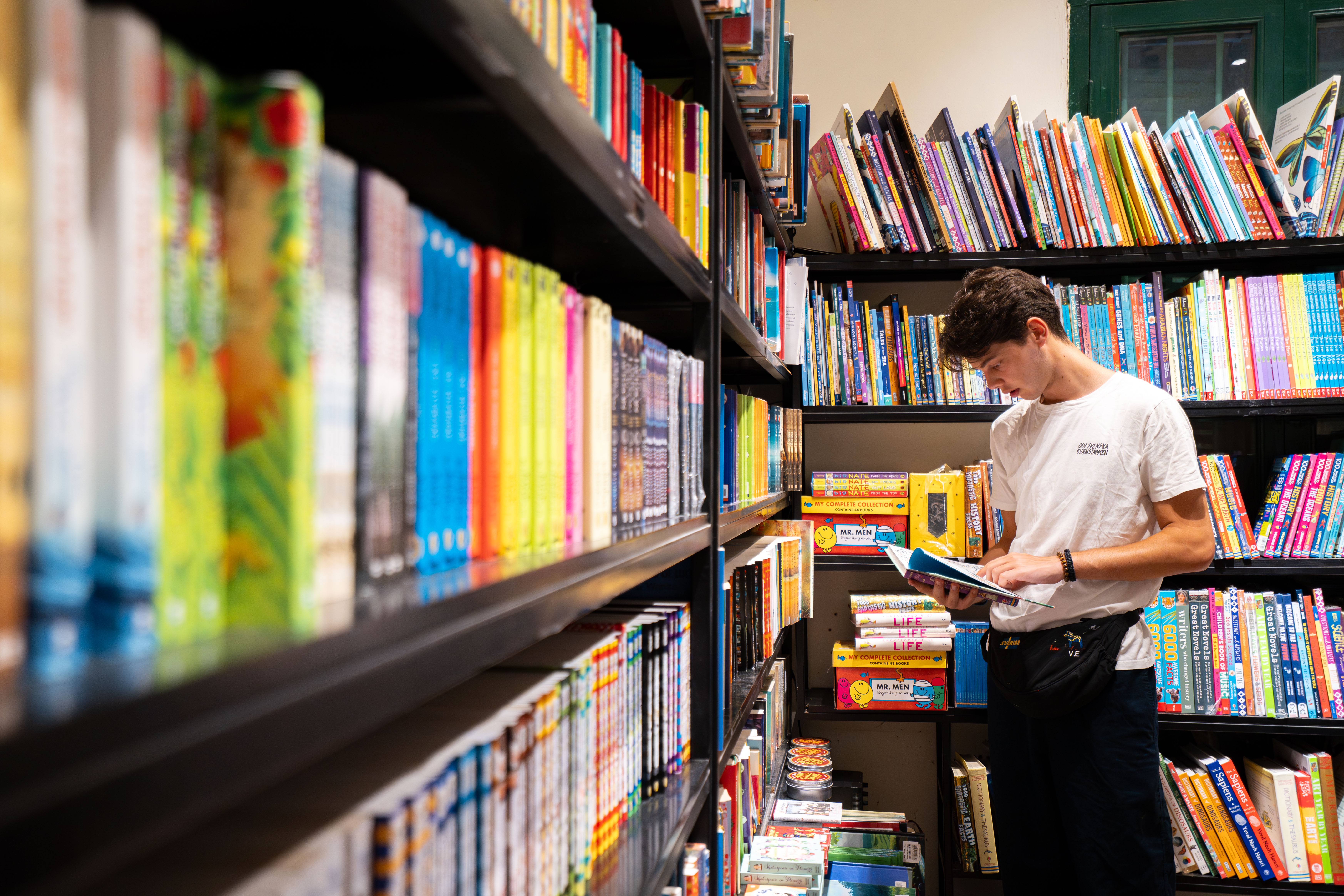the bookworm hanoi anh 3