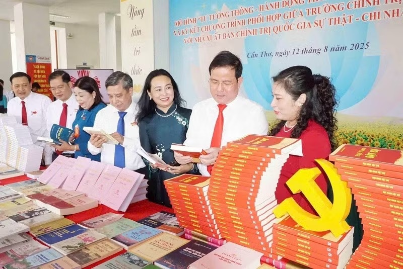 Buoc chuyen tu duy phat trien nganh xuat ban trong ky nguyen so hinh anh