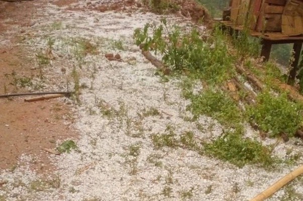 Mua da day dac o Son La, doi nui trang xoa sau con dong hinh anh