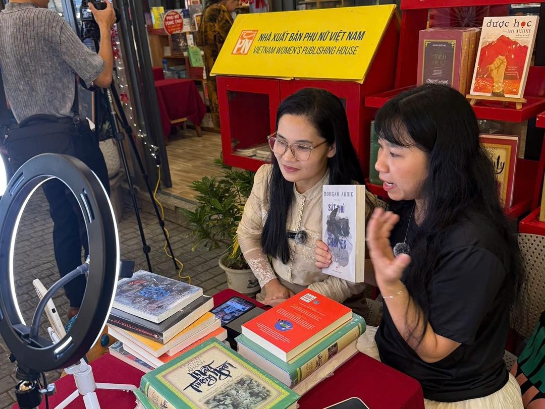 Nganh sach co phien Megalive dau tien, dau tu dan thiet bi hien dai hinh anh