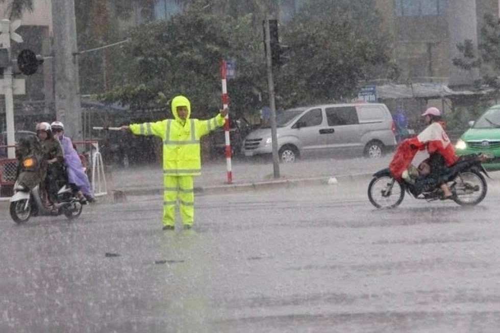 Thoi tiet ngay 26/4: Bac Bo co mua dong cuc bo, Nam Bo nang nong hinh anh