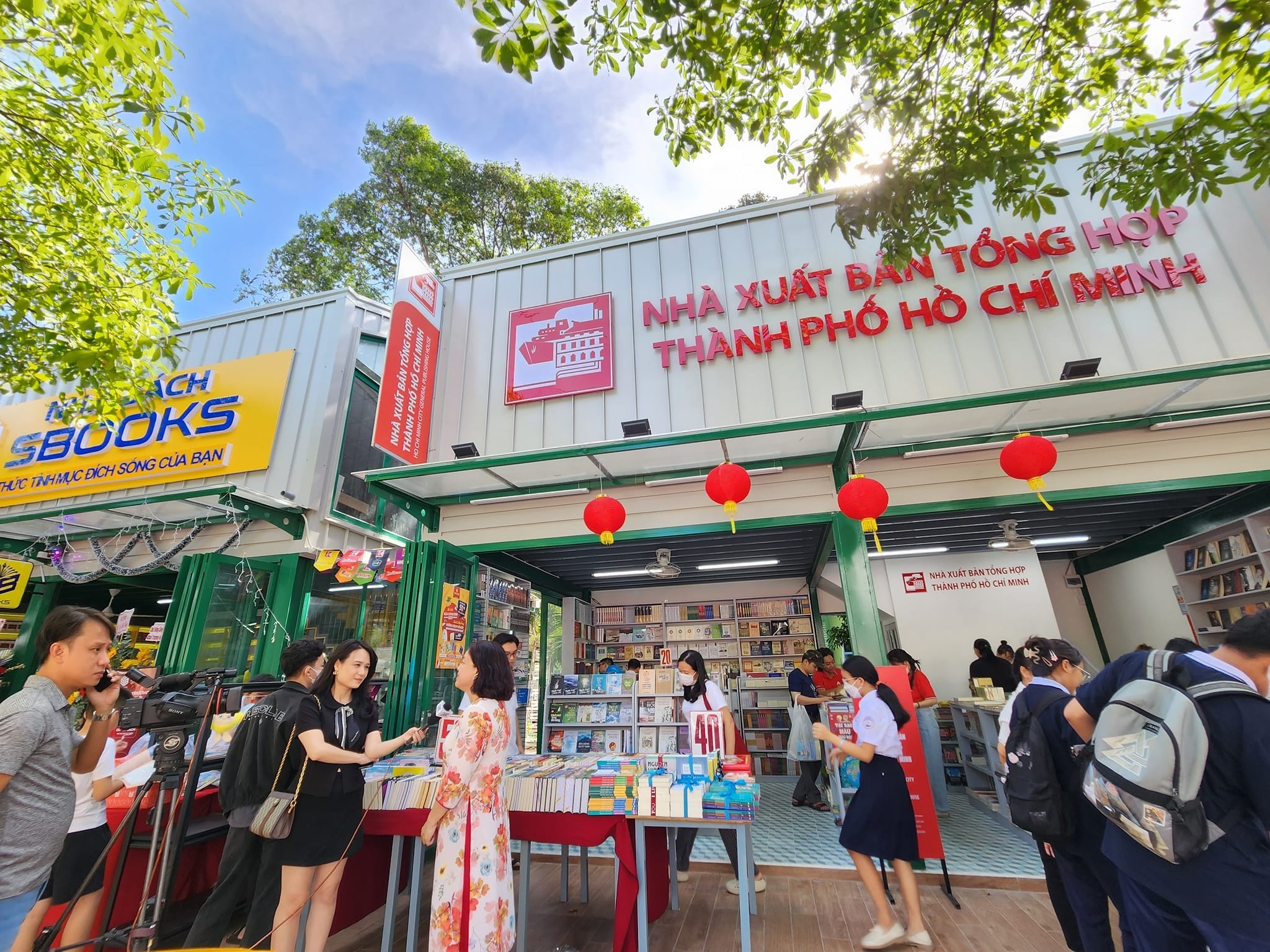 Lich su cua nhung ‘thuong hieu vang’ nganh xuat ban TP.HCM hinh anh