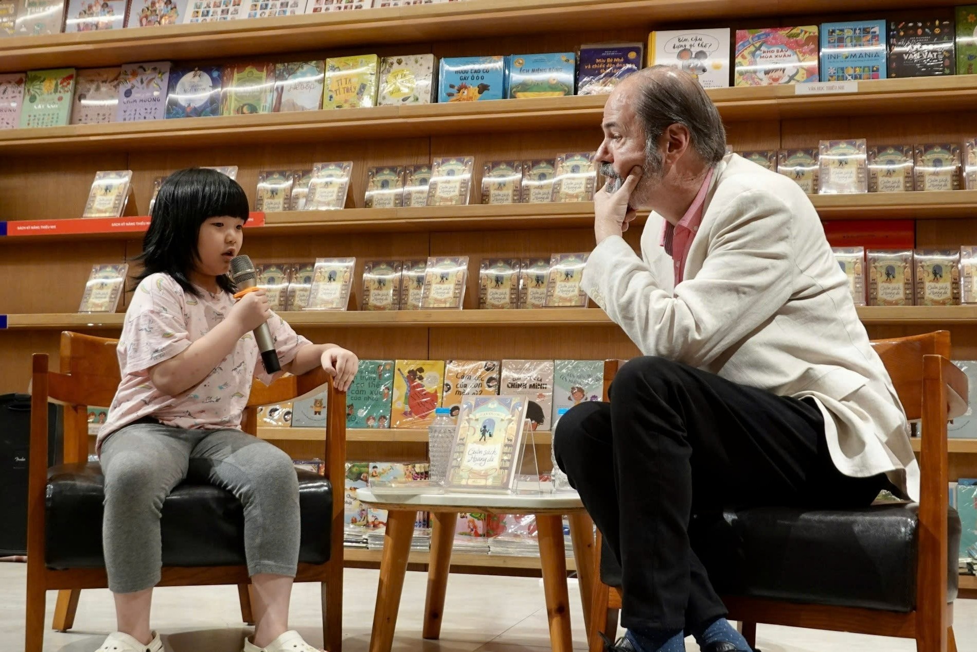 Nha van Mexico da noi gi voi em be Ha Noi? hinh anh