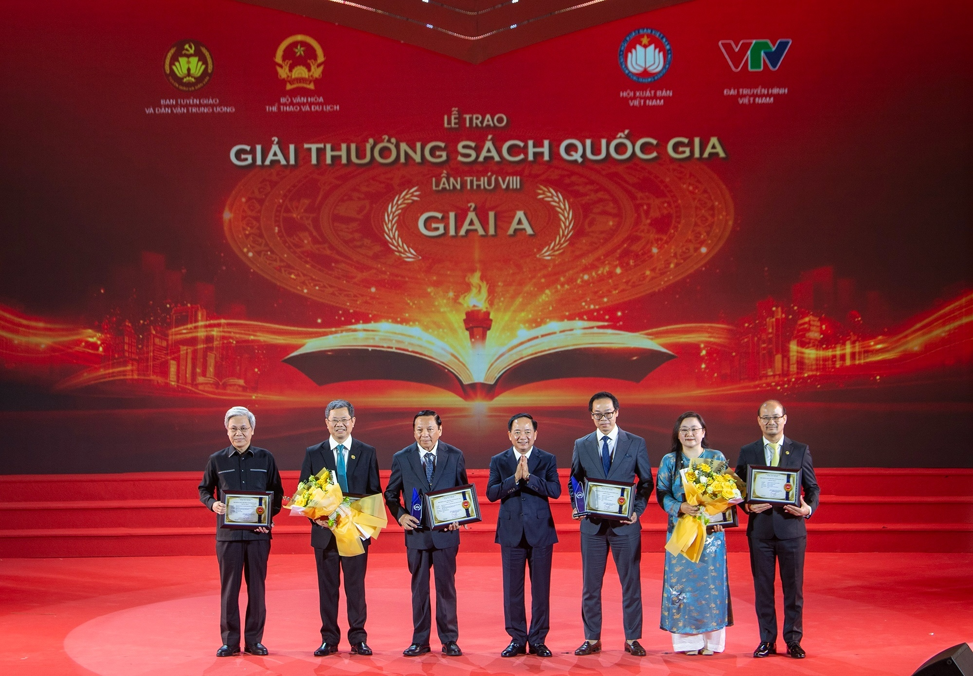 Luat Xuat ban anh 1