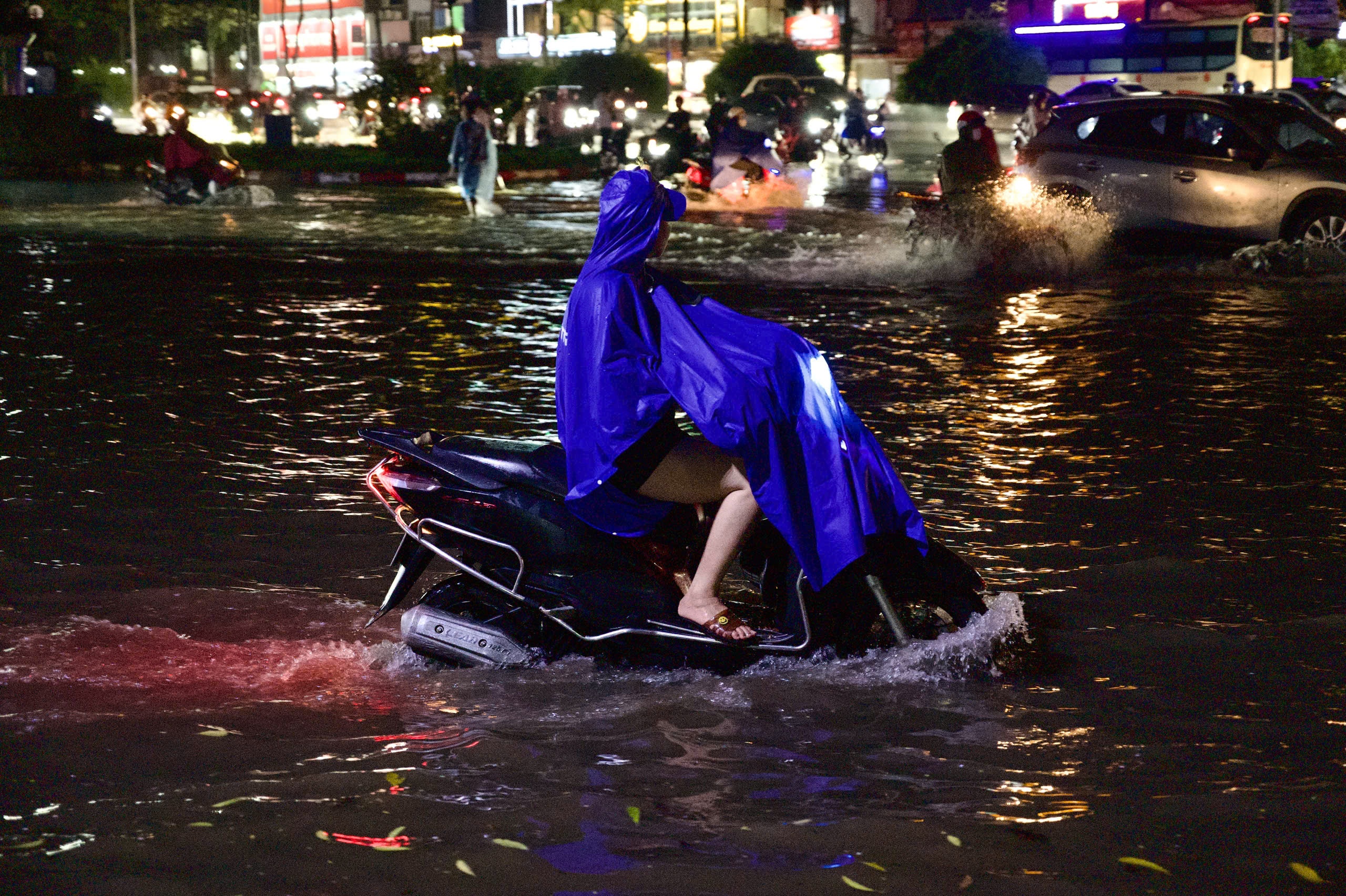 Mưa ngập Hà Nội ảnh 5 Mua ngap Ha Noi anh 5