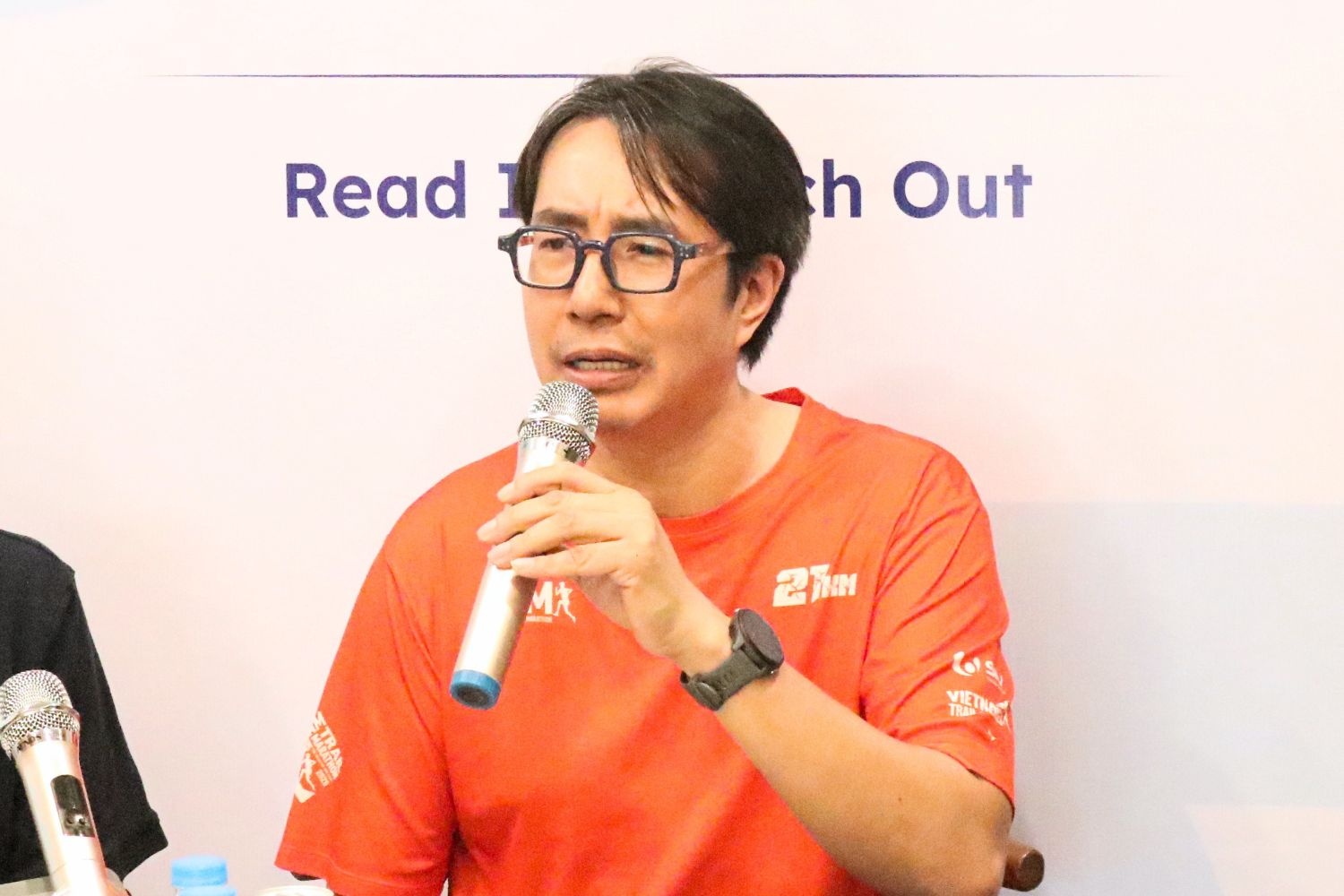 'Bong da quoc te la cua ngo de gui gam mo mong' hinh anh