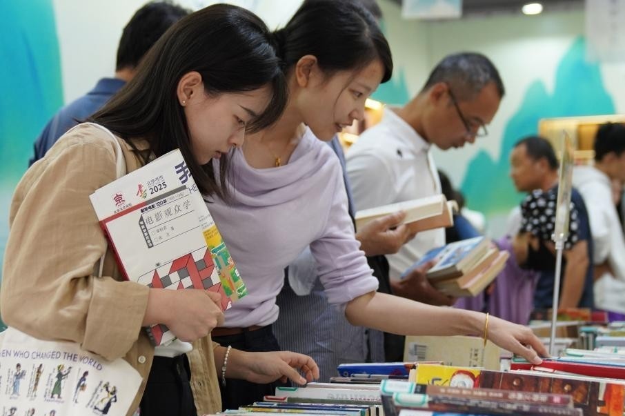 Mang sach Viet di Hoi sach Bac Kinh hinh anh