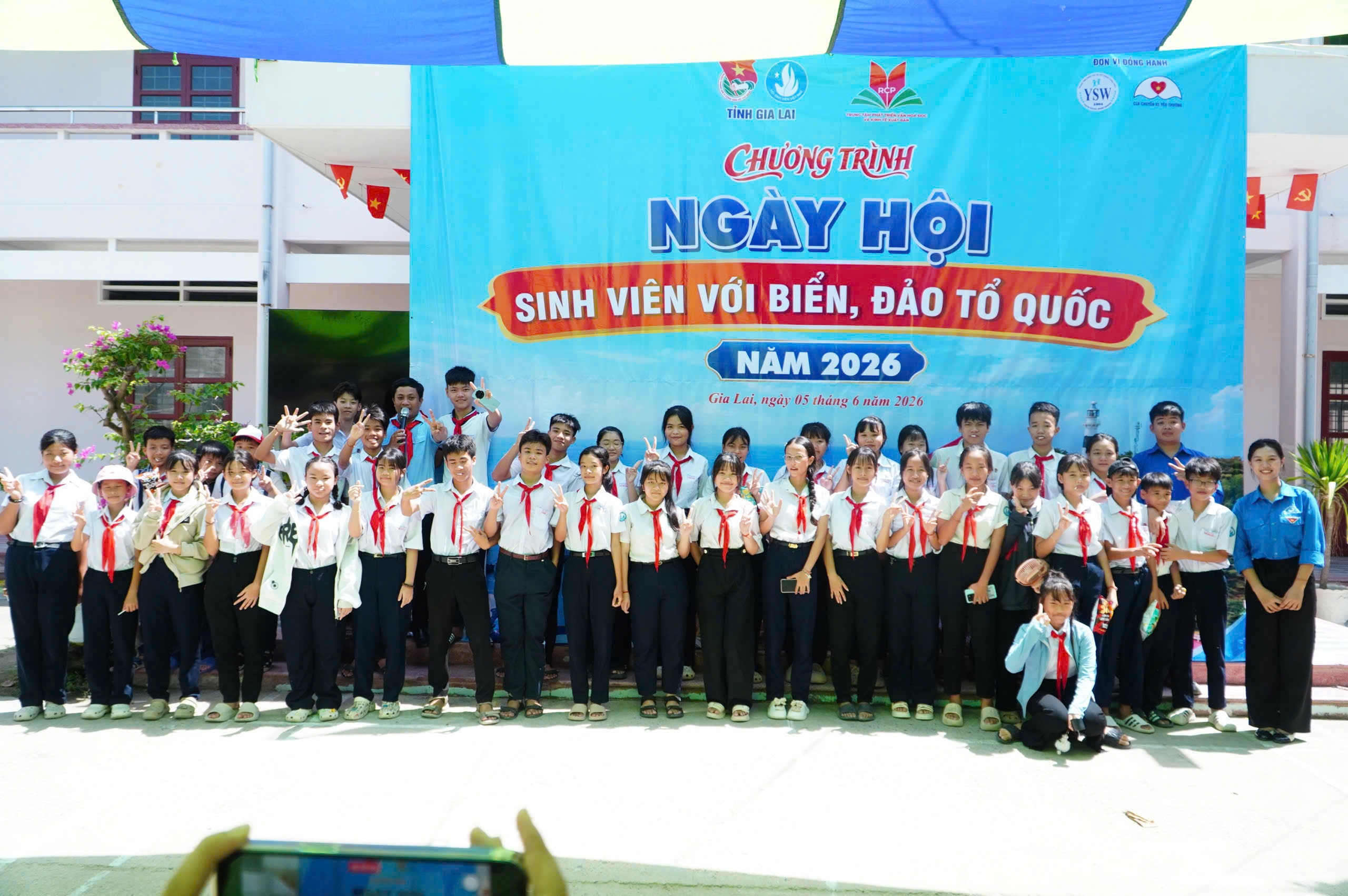 Chuong trinh an sinh xa hoi 'Sinh vien voi bien, dao To quoc' nam 2026 hinh anh
