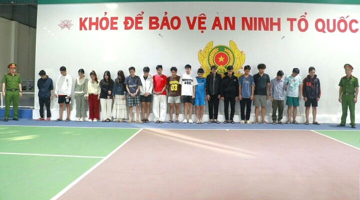 canh sat hinh su anh 1