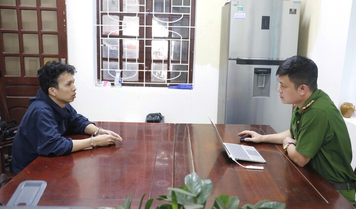 canh sat hinh su anh 2