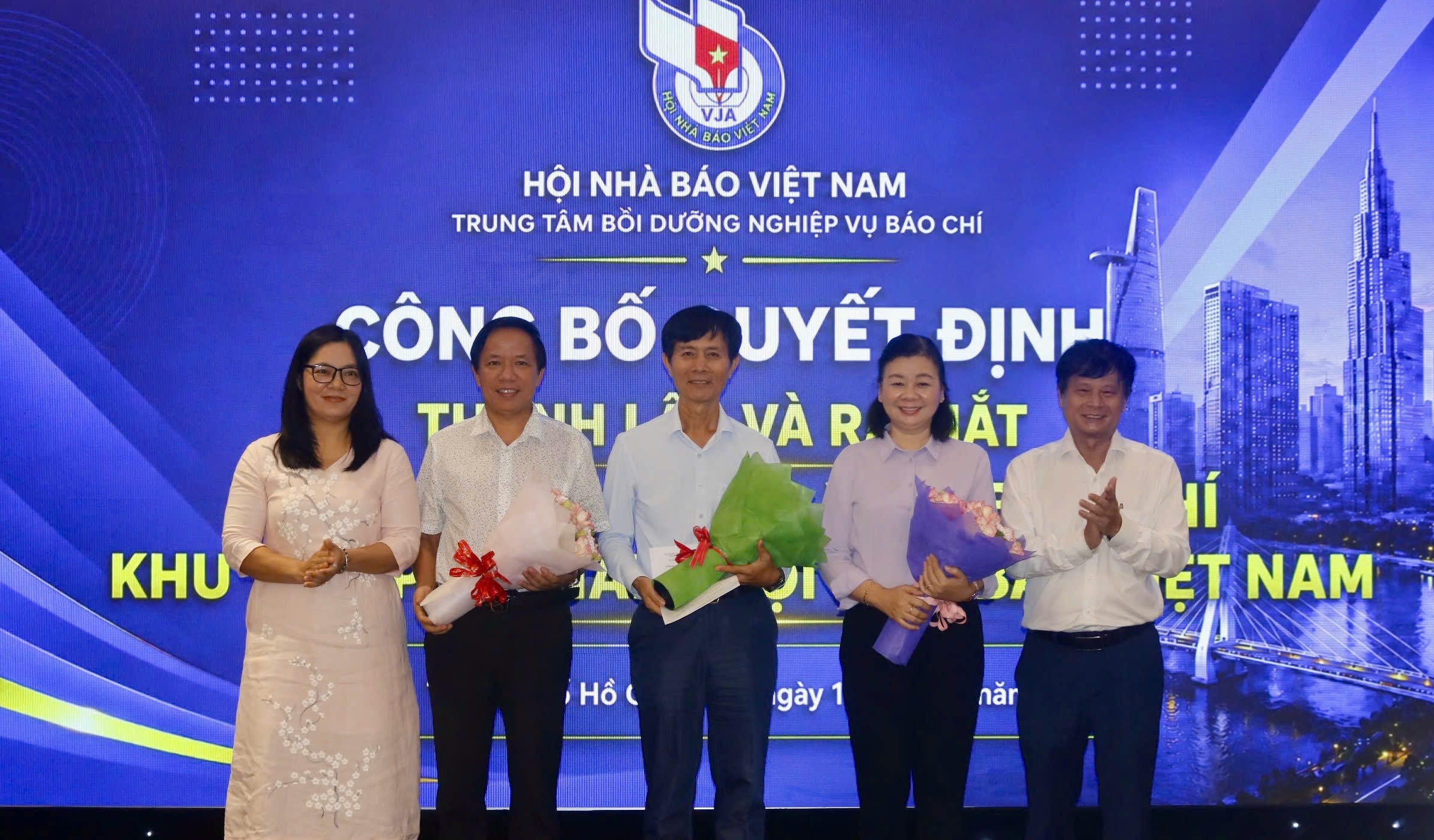 hoi nha bao anh 1