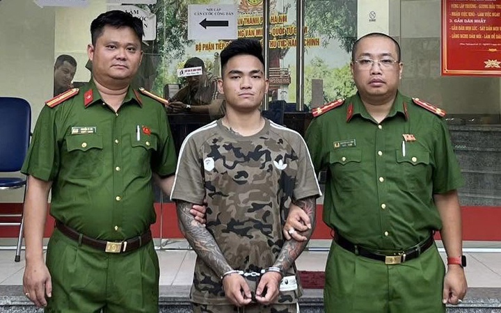 tan cong anh 1