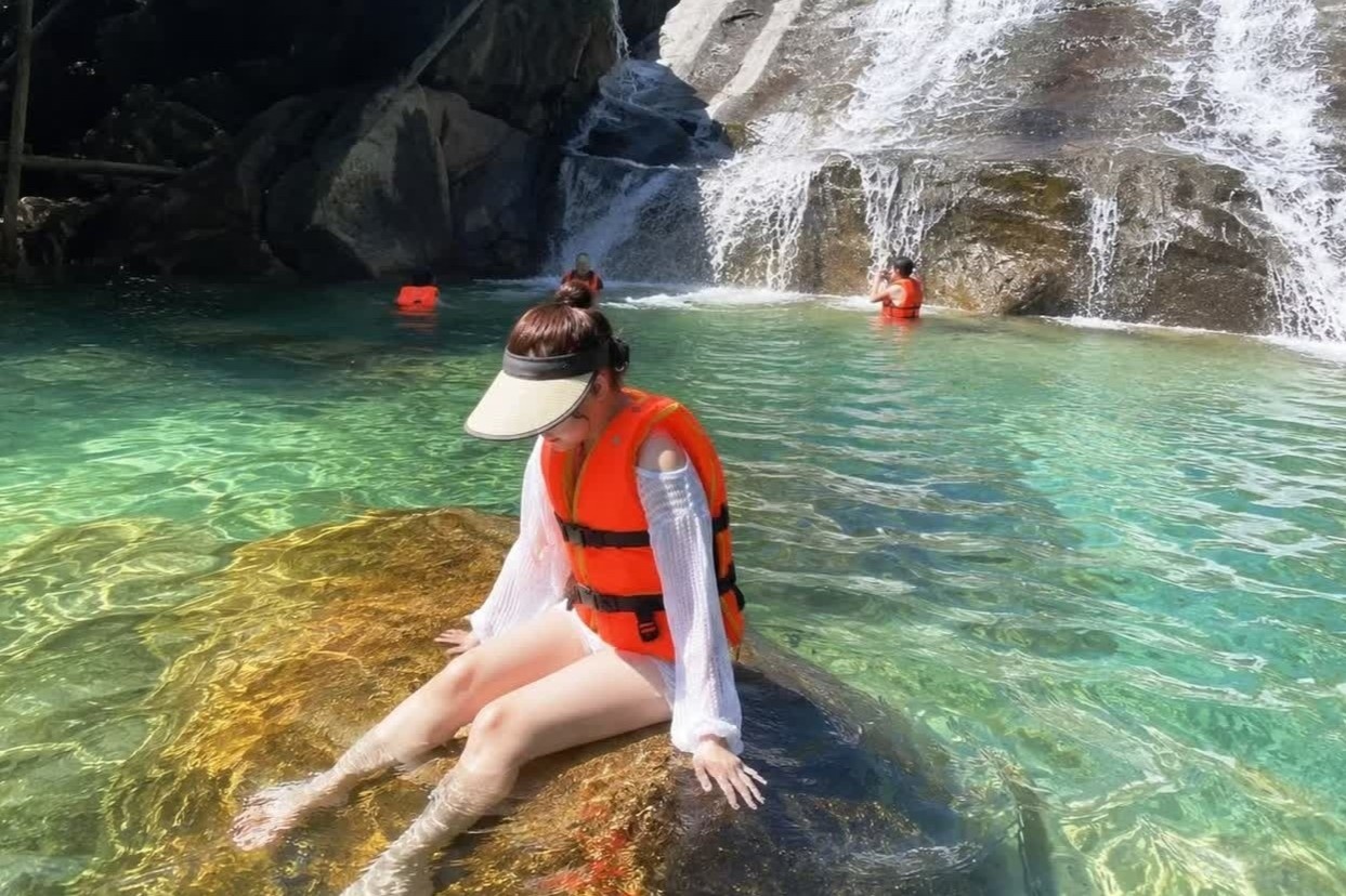 Tam dung hoat dong nhieu diem tam suoi sau vu du khach gap nan hinh anh