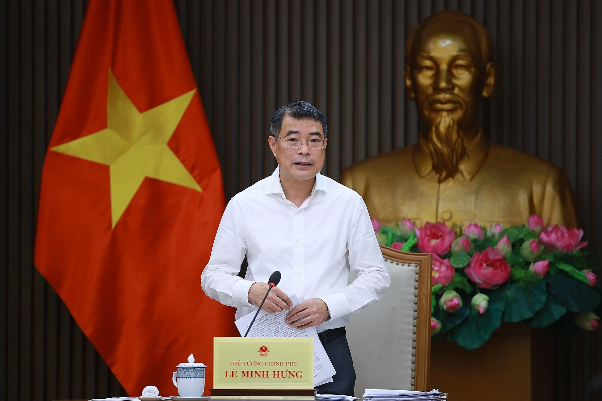 Thu tuong yeu cau danh nguon luc de tang luong khu vuc cong hinh anh