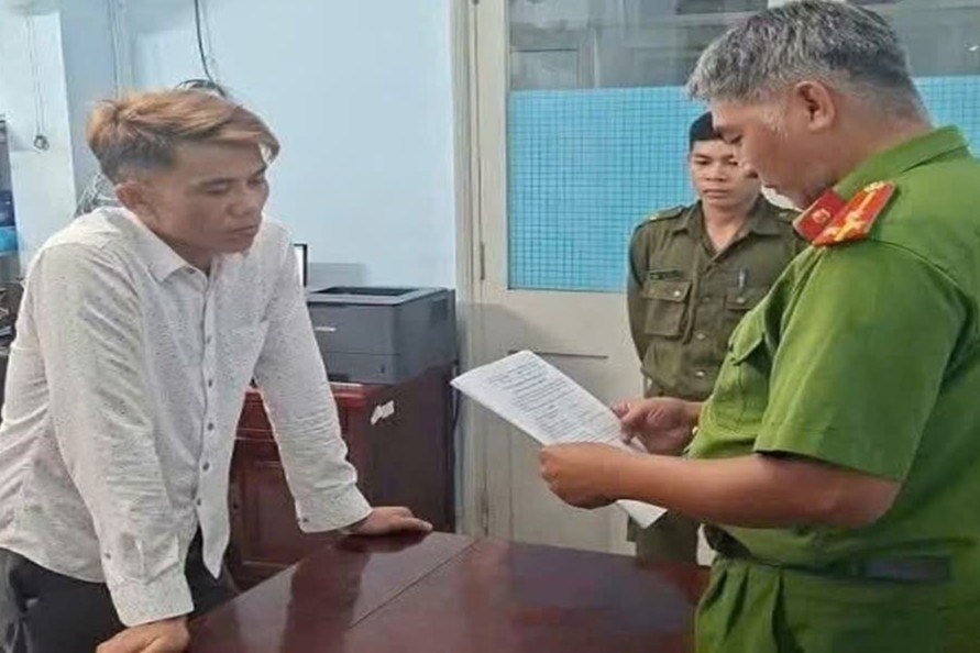 Khoi to doi tuong cam dao hanh hung nu tham phan tai Dong Thap hinh anh