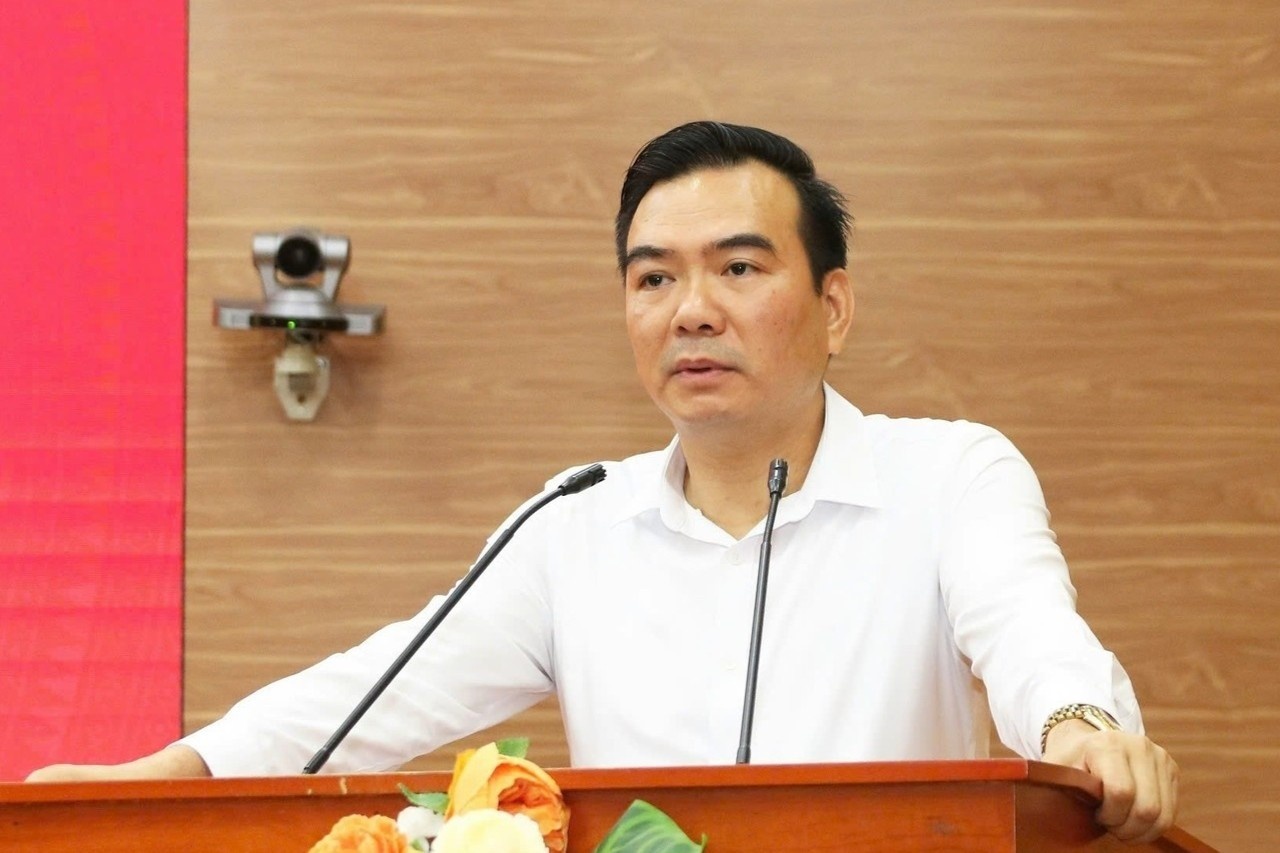 Bao chi cach mang dong hanh cung dan toc hinh anh