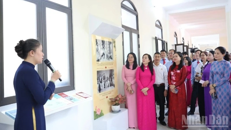 Ho Chi Minh anh 4
