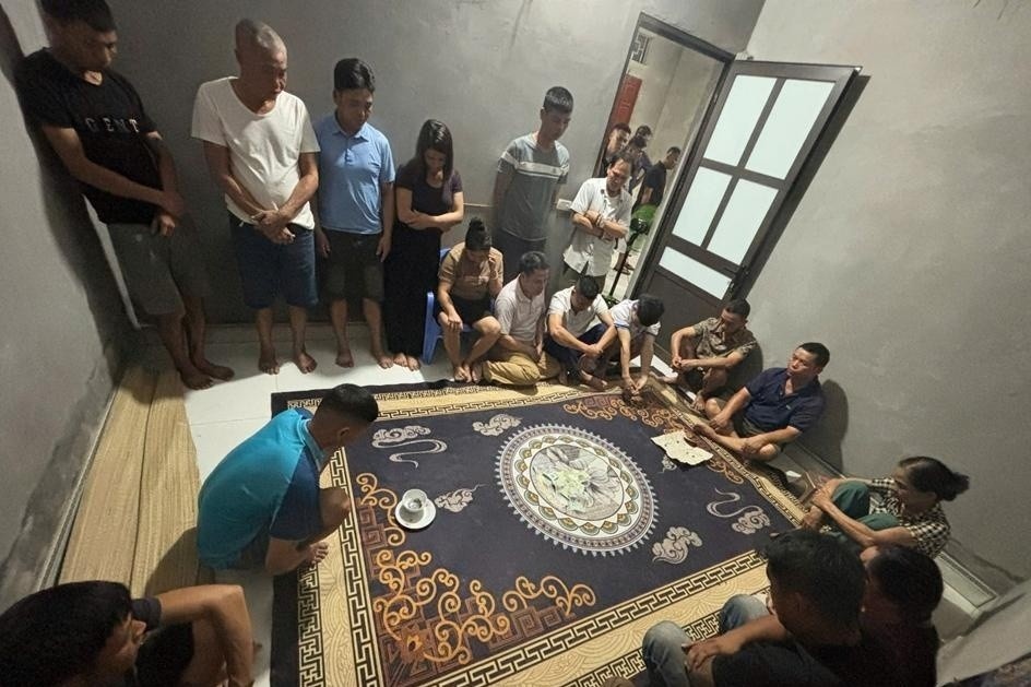 Triet pha soi bac 'boongke', bat giu 21 doi tuong hinh anh