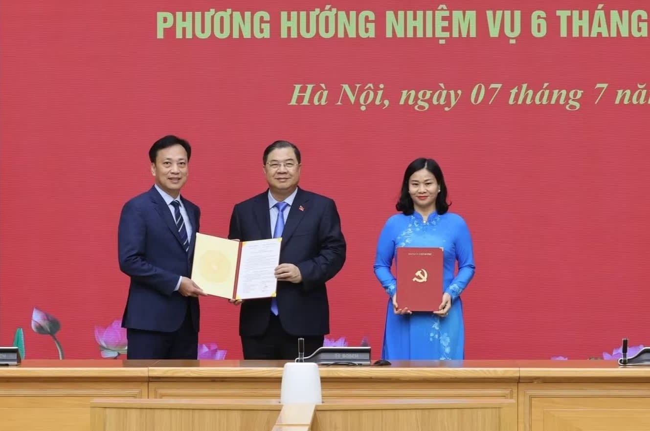 Ba Nguyen Thi Tuyen lam Thu truong co quan Dang uy Chinh phu hinh anh