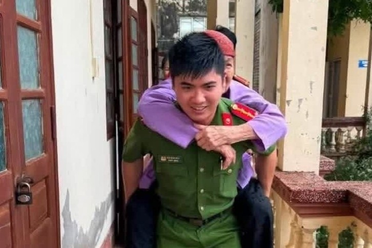 Hai cụ bà gần 100 tuổi gửi mẫu ADN, chờ ngày đón anh trai trở về