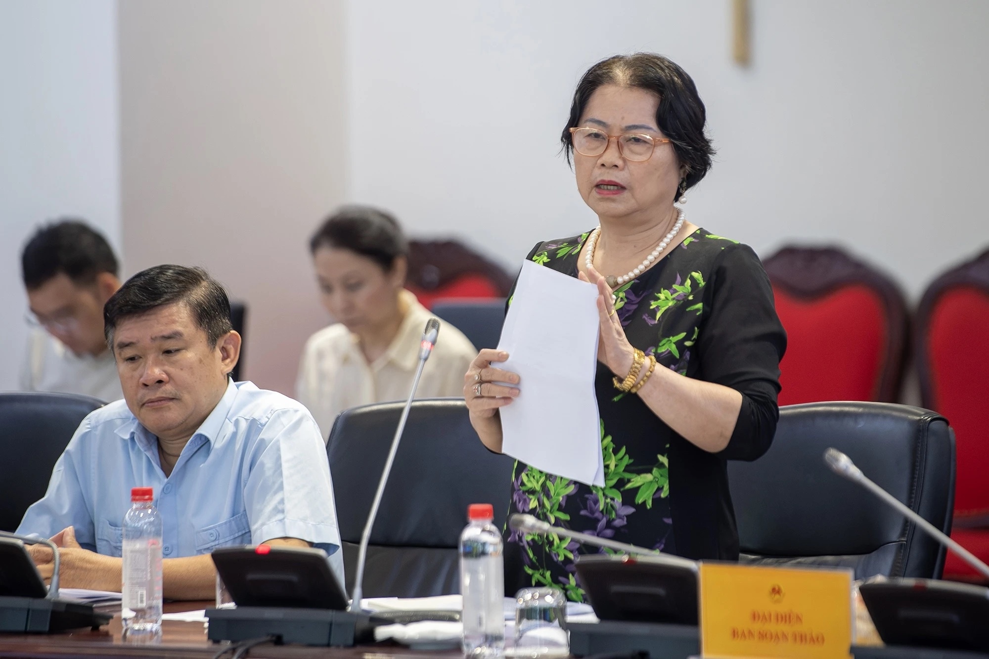 tập đo&agrave;n xuất bản ảnh 4