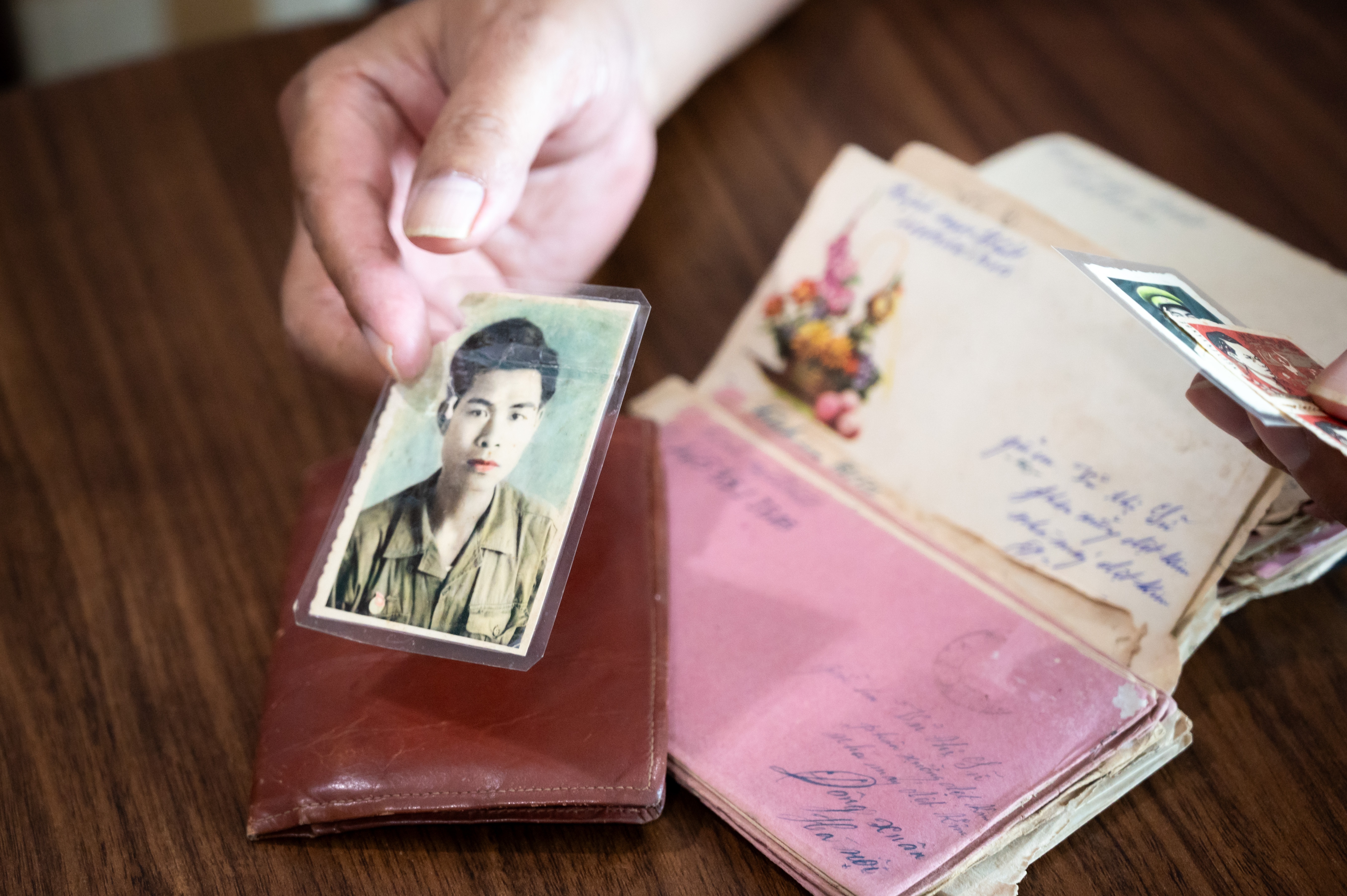 người l&iacute;nh ảnh 12